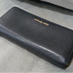 MICHAEL KORS LARGE WALLET GOOD CONDITION